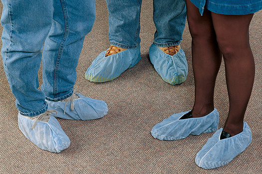 lead-safe-shoe-covers-1_06062.jpg